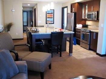 Parksville-Sunrise_Ridge_Resort-Parksville-Luxurious-Living-Dining-area
